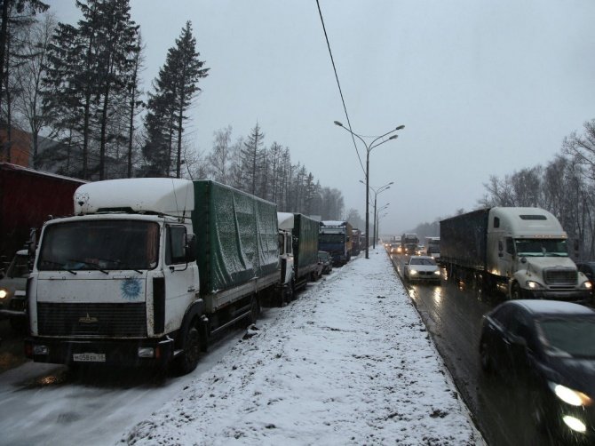 Ограничения движения транспорта ввели в Новосибирске